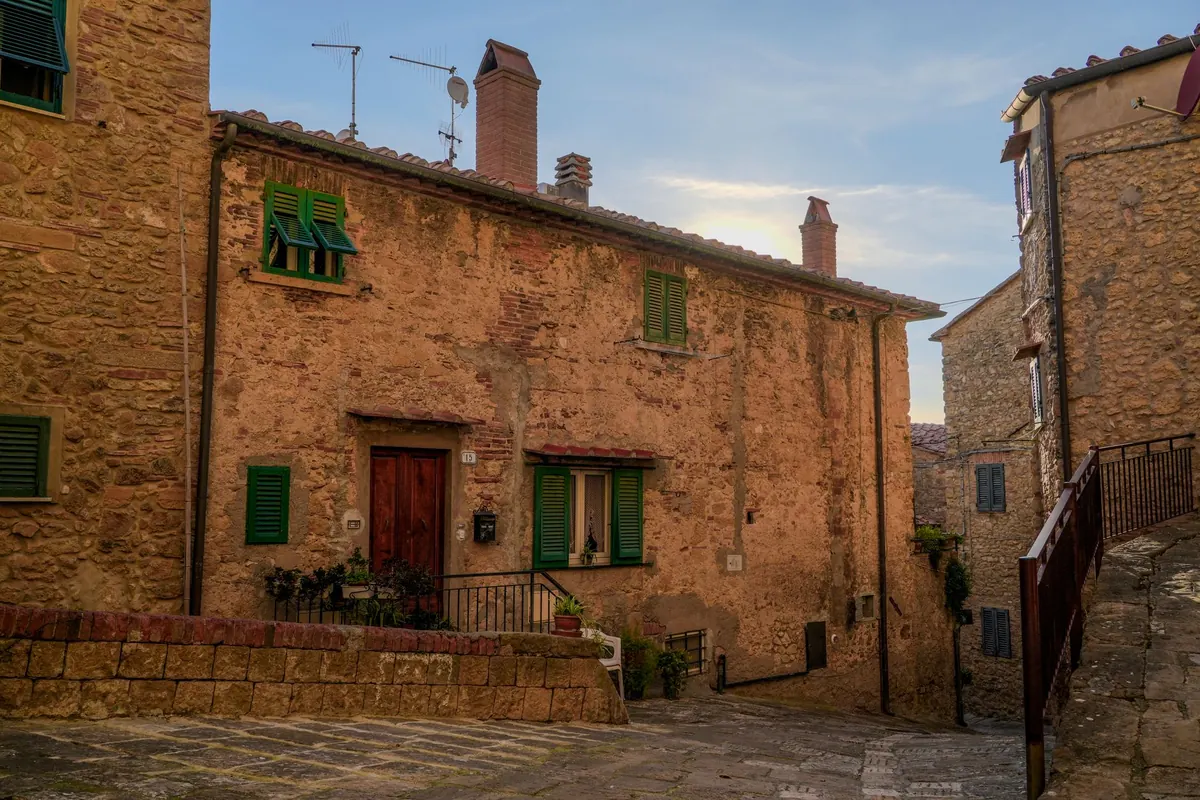 Local Guide: Six Small Tuscan Piazzas Worth a Detour